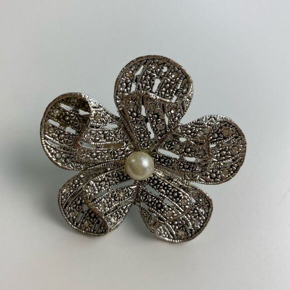Large Silver Toned Textured Flower with Pearl Center Adjustable Statement Ring - Picture 4 of 9